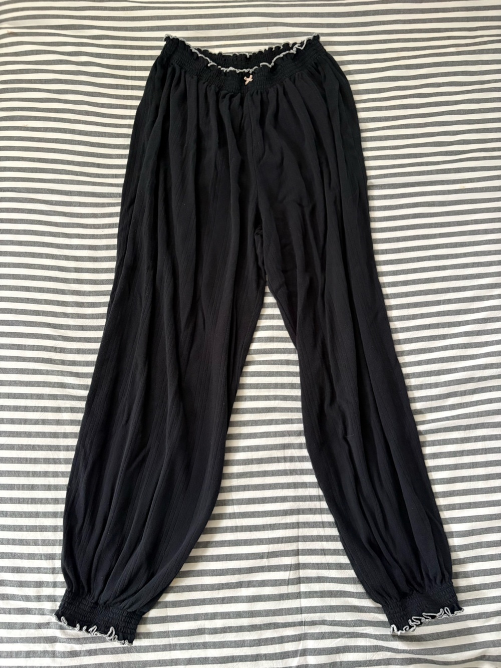 aerie Black with white trim wide leg elastic waistband pants